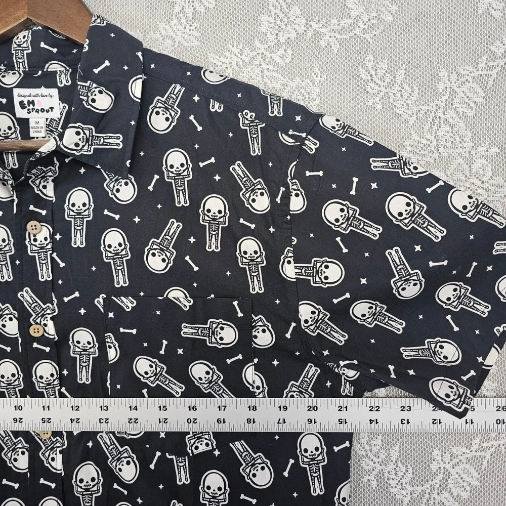 Em‎ & Sprout Skeleton Button Down Shirt Halloween Goth Kawaii Graphic Medium